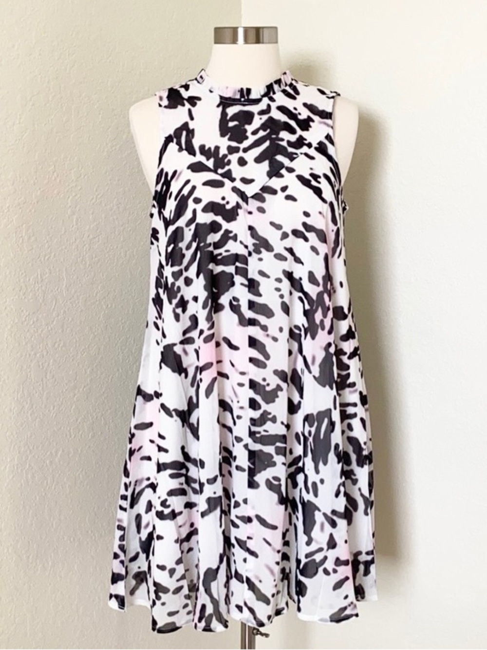 Sleeveless Black & White Printed Swing Dress